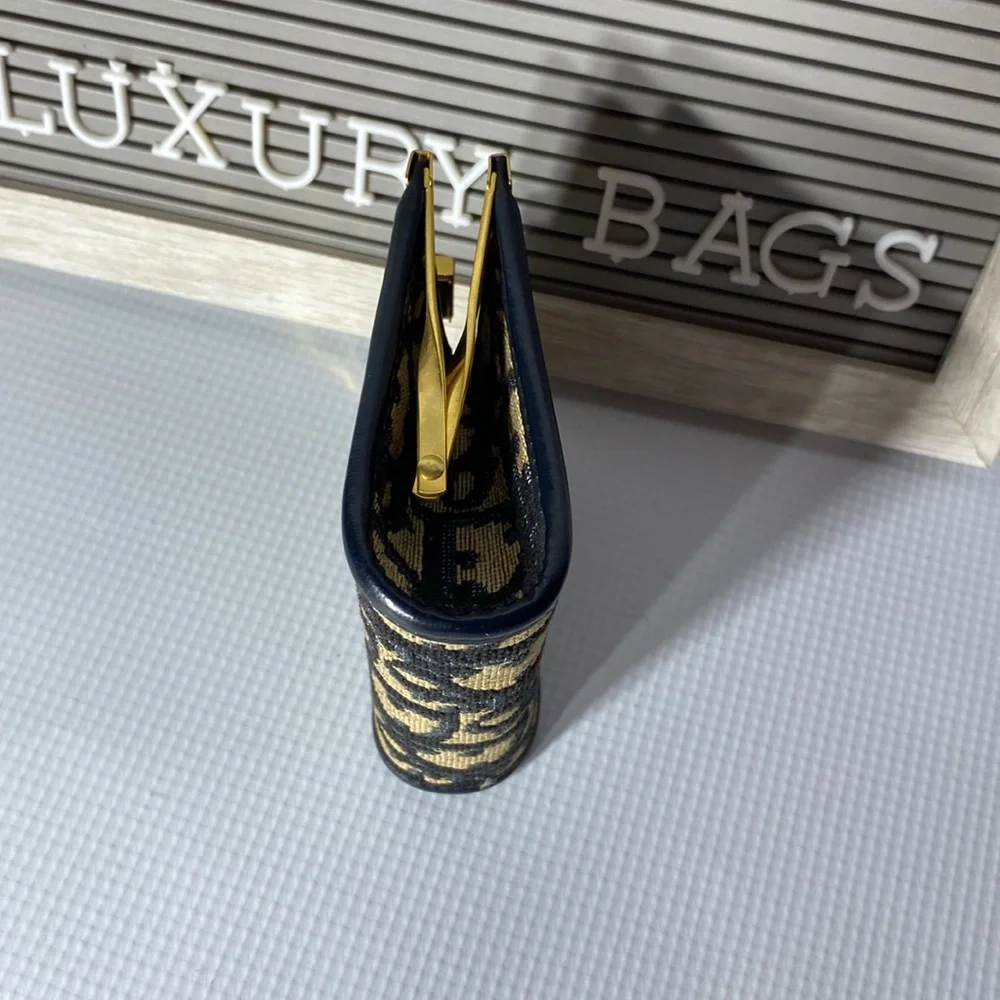 Dior kiss lock short purse